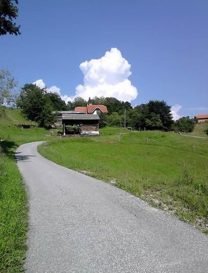PotBrnc.JPG - Kdo ve, kaj nas čaka pod to goro...